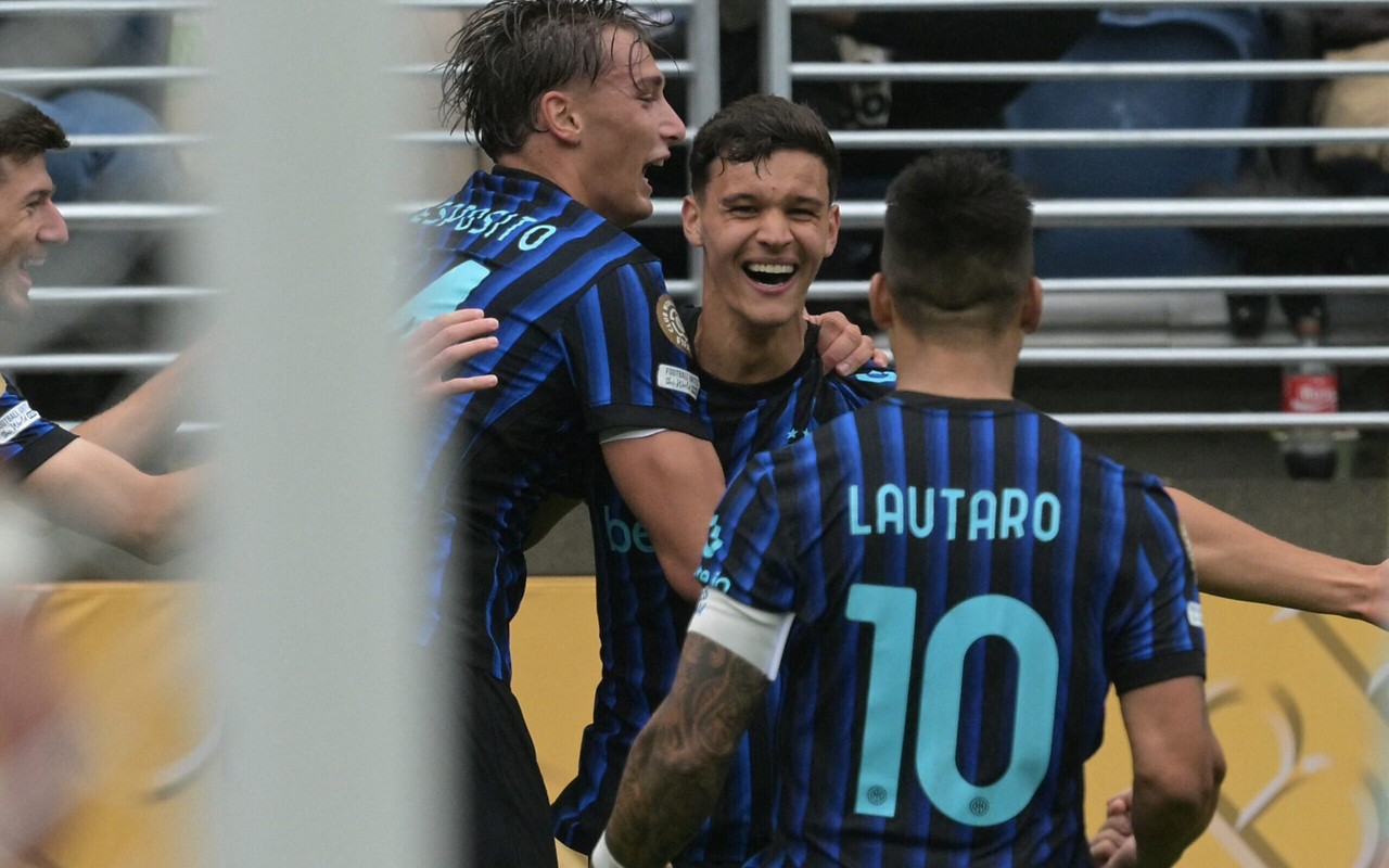 Jogadores da Inter de Milão comemoram gol contra o Urawa Red Diamonds (Foto: JUAN MABROMATA / AFP)