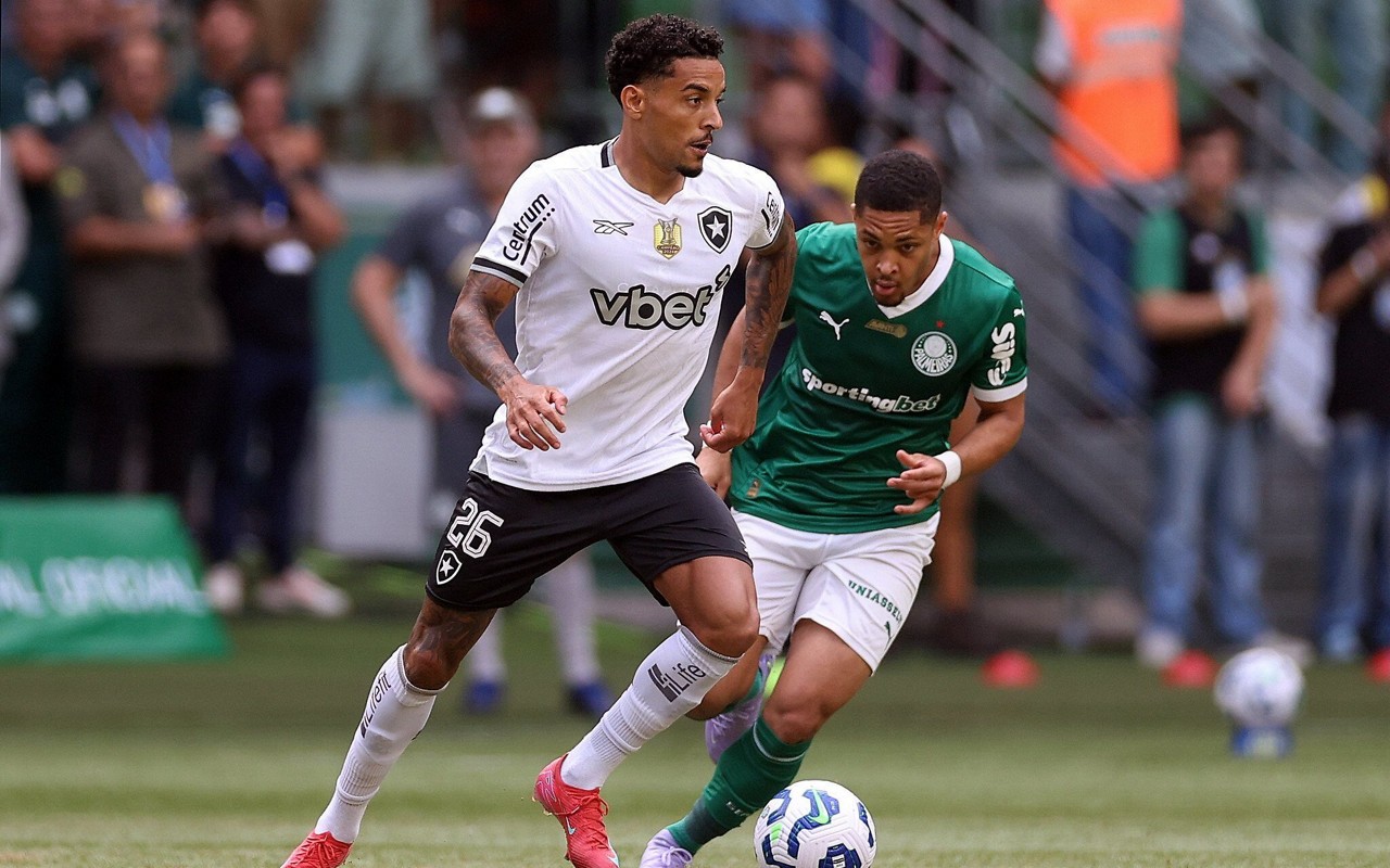 Gregore em campo no jogo entre Botafogo e Palmeiras pelo Brasileirão (Foto: Vitor Silva/BFR)