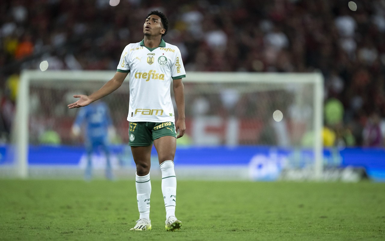 Luighi durante partida do Palmeiras (Foto: Jorge Rodrigues/AGIF)