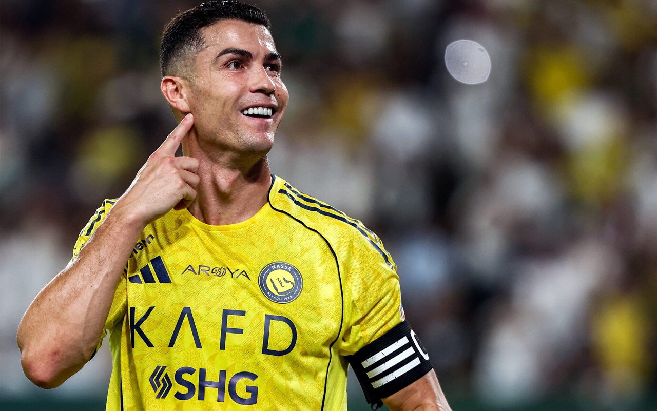 Cristiano Ronaldo comemorando gol pelo Al-Nassr (Foto: Fayez Nureldine/AFP)
