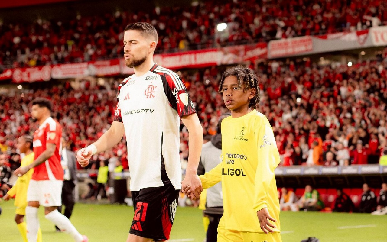 Jorginho entra em campo para o duelo entre Internacional e Flamengo, pelas oitavas de final da Libertadores (Foto: Adriano Fontes / Flamengo)