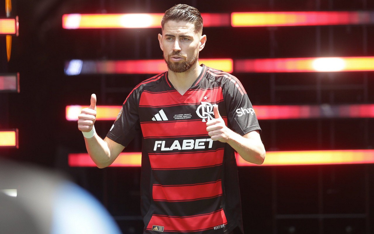 Jorginho na entrada dos times em campo (Foto: Gilvan de Souza/Flamengo)