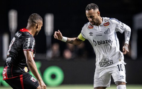 Neymar em ação durante reestreia pelo Santos (Foto: Raul Baretta/ Santos FC)