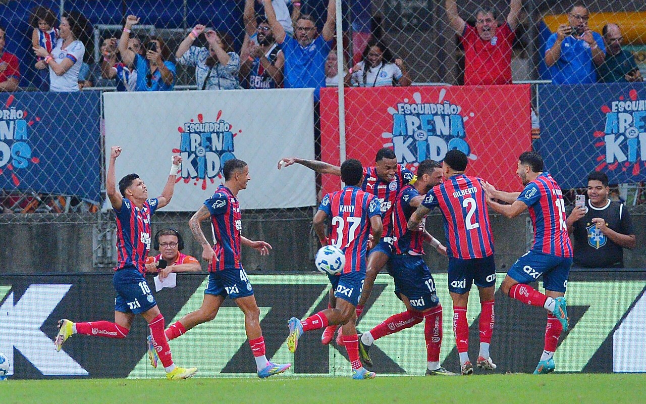 Jogadores do Bahia comemoram gol de Willian José contra o São Paulo (Foto: Walmir Cirne/AGIF)