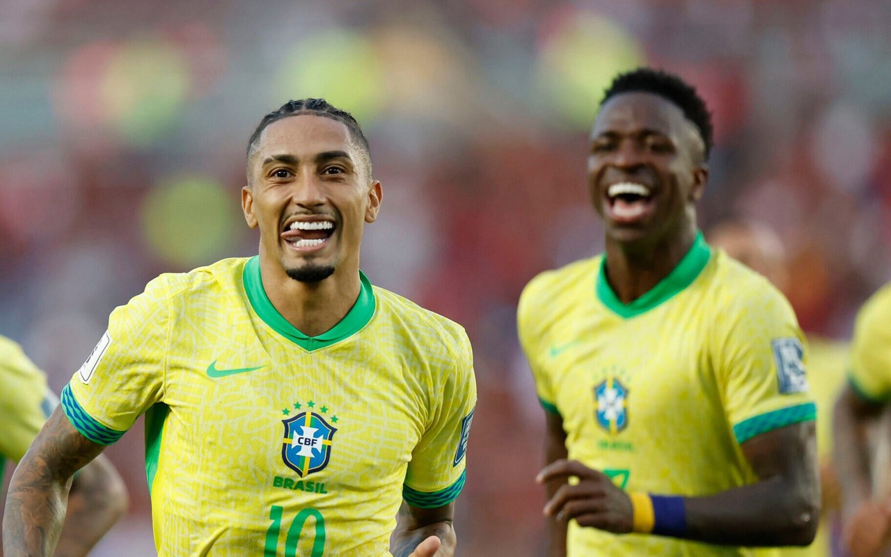 Raphinha e Vini Jr. estão entre os jogadores mais valiosos da Seleção Brasileira (Foto: Rafael Ribeiro/CBF)