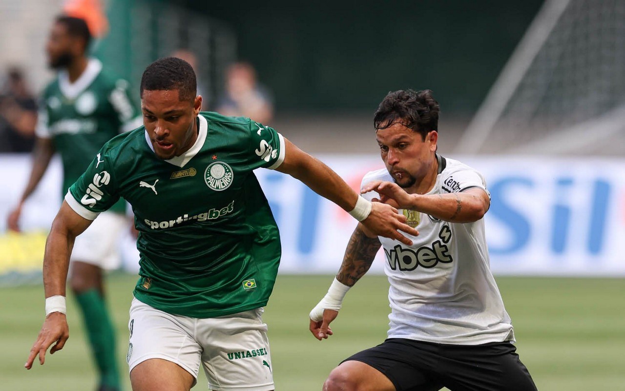 Vitor Roque em ação pelo Palmeiras contra o Botafogo (Foto: Reprodução)