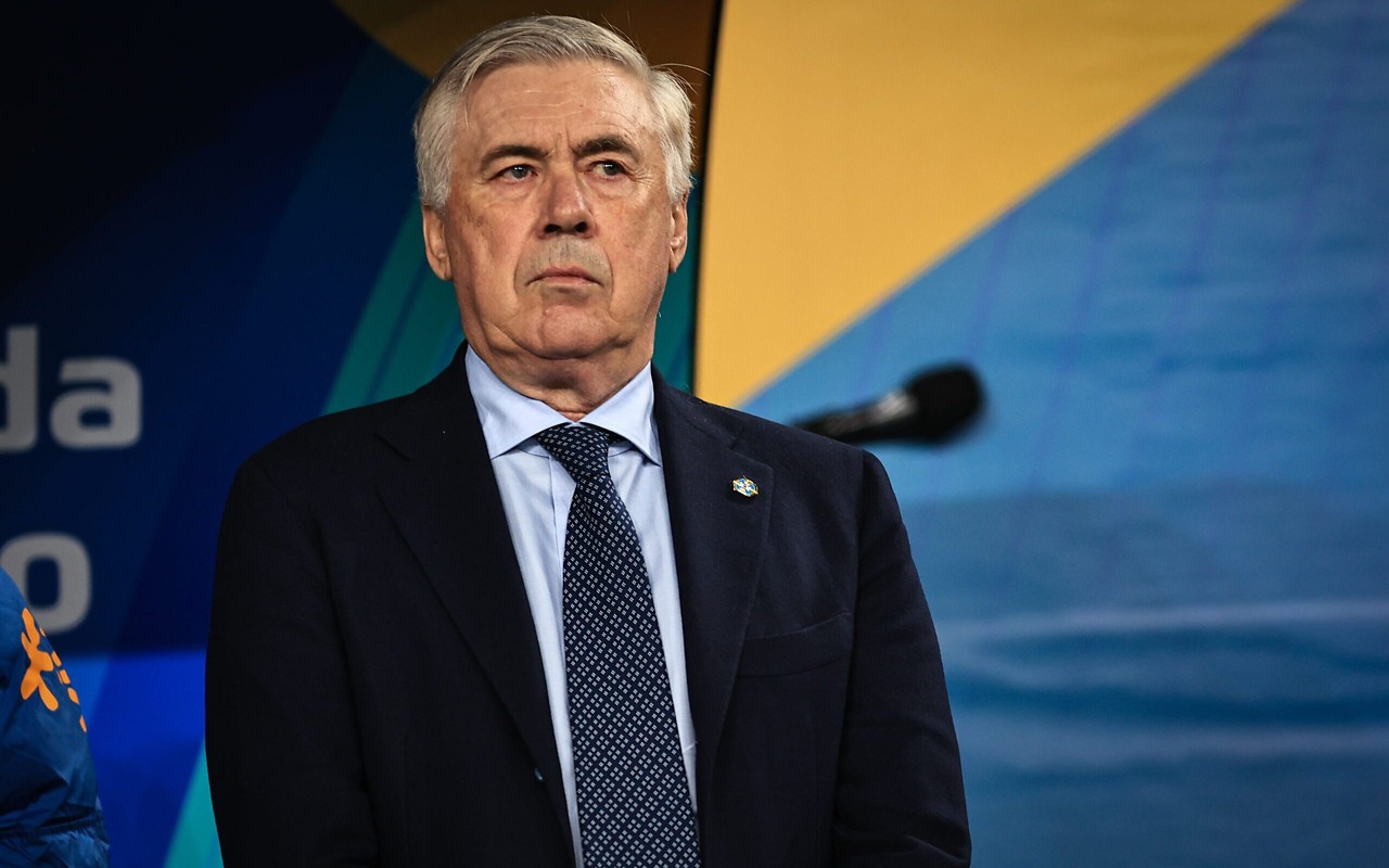 Carlo Ancelotti na partida entre Brasil e Paraguai (Foto: Fabio Giannelli/AGIF)