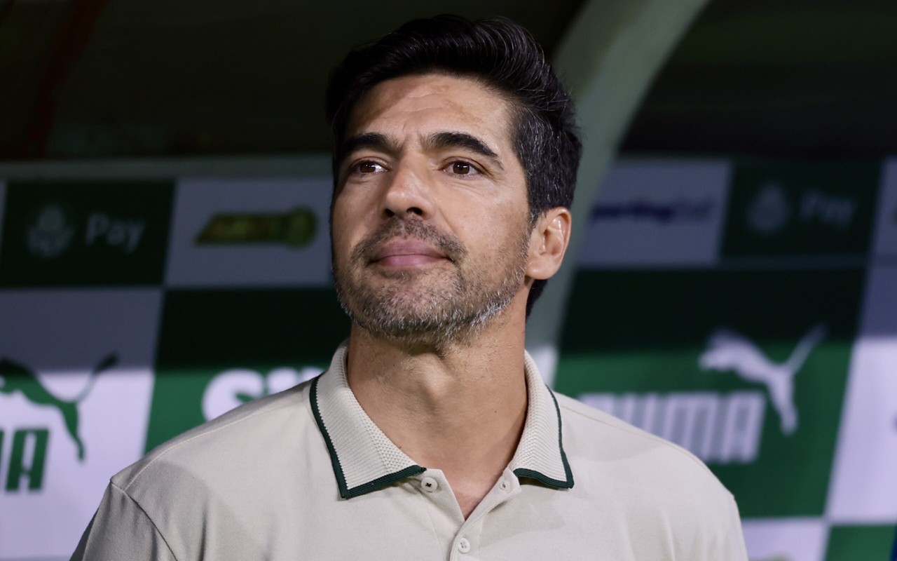 Abel Ferreira, treinador do Palmeiras, desafiou imprensa a achar um jogador regular igual Raphael Veiga (Foto: Marcello Zambrana/AGIF)