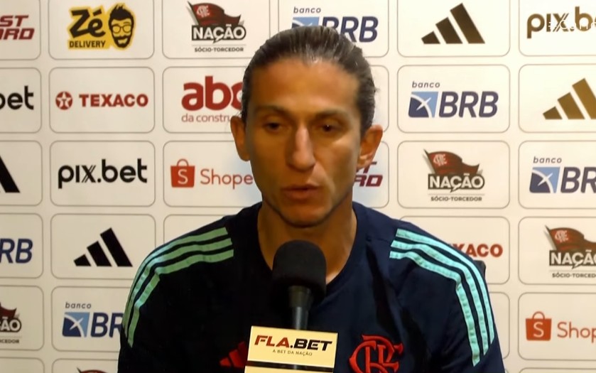Filipe Luís deu forte declaração sobre o Fluminense em entrevista coletiva (Foto: Reprodução/FlaTV)