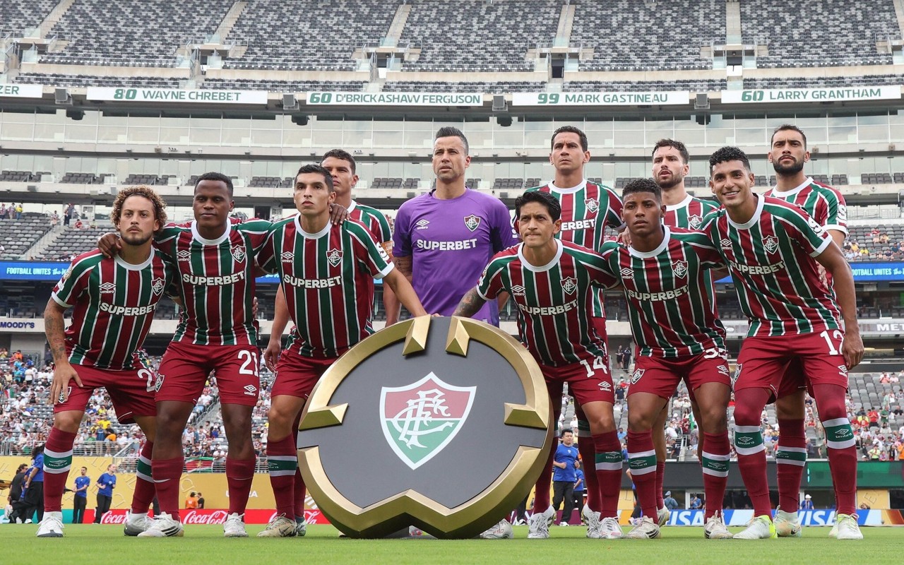 Elenco do Fluminense antes da partida contra o Ulsan, pelo Mundial de Clubes (Foto: AFP)
