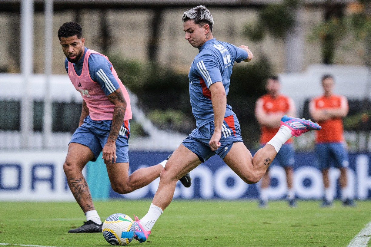 Barreal voltou aos treinamentos na Toca da Raposa 2