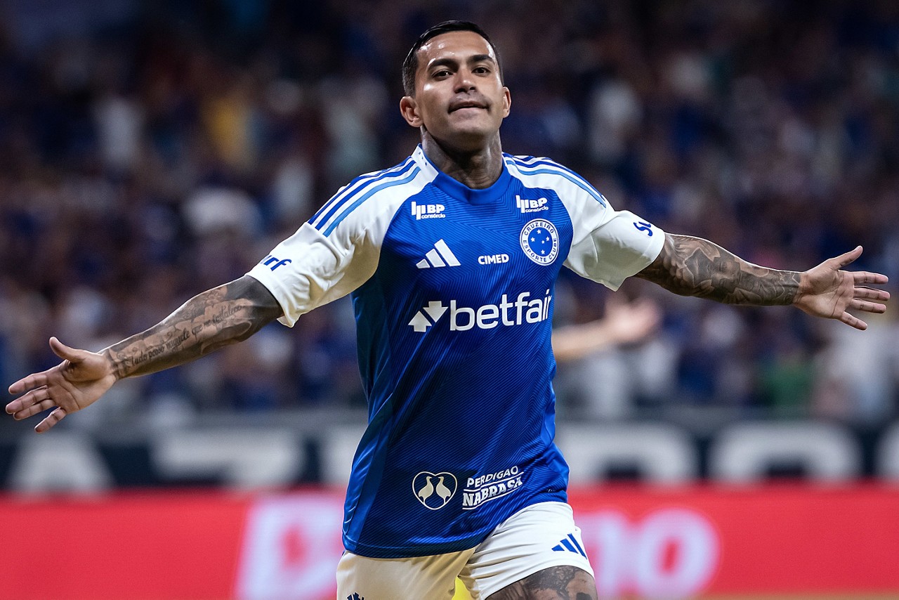 Dudu celebra gol marcado sobre o Mirassol 