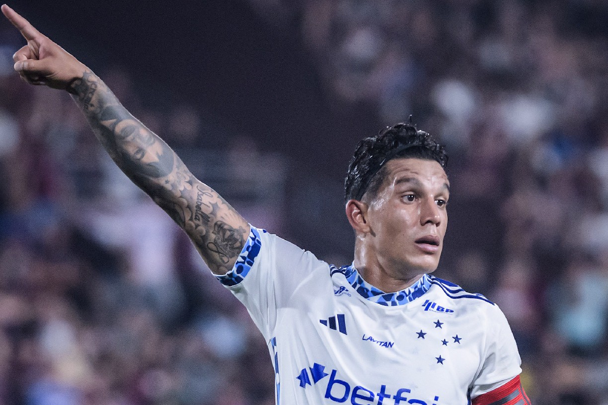 Lucas Romero, capitão do Cruzeiro, durante o jogo contra o Lanús