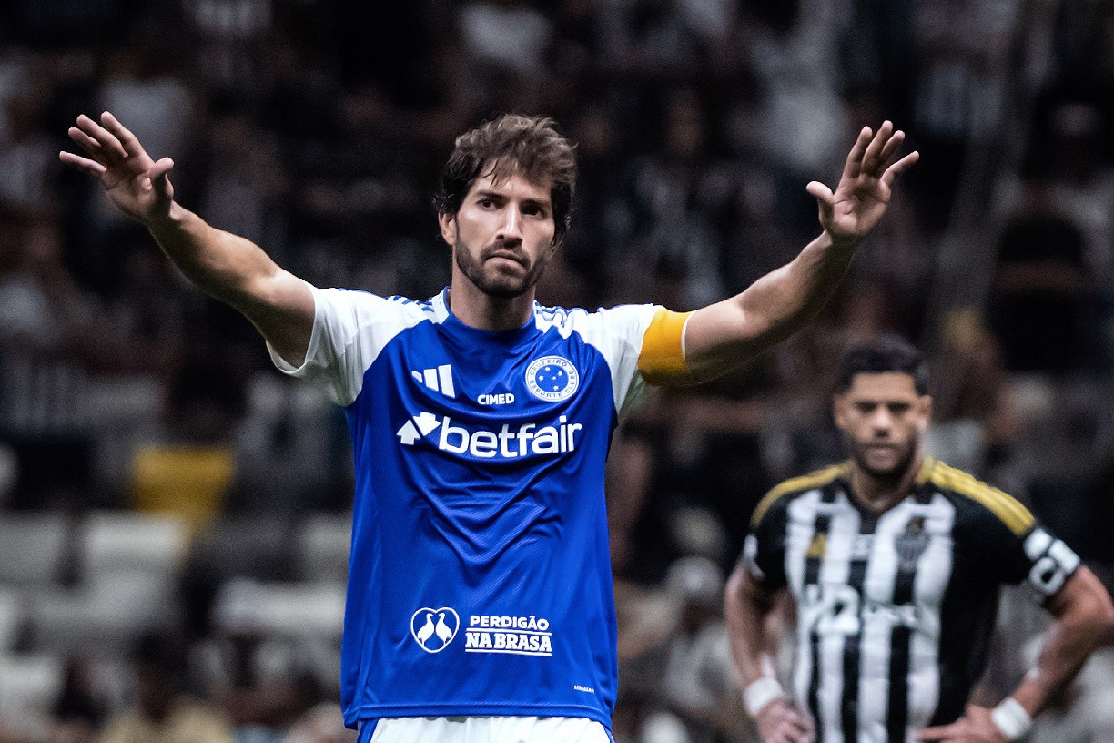 O pedido de calma de Lucas Silva é um clássico do Cruzeiro de Jardim