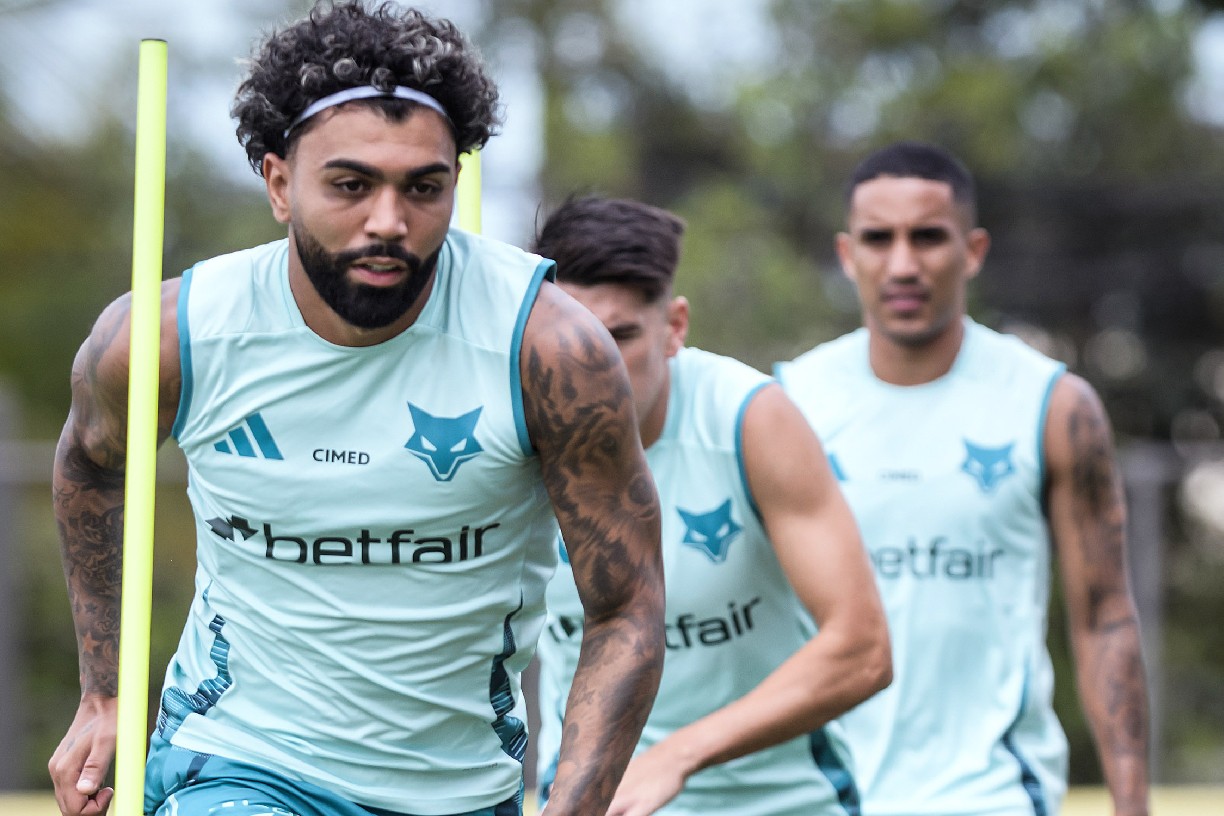 Gabigol, Villalba e Christian, durante sessão de treinamento na Toca da Raposa