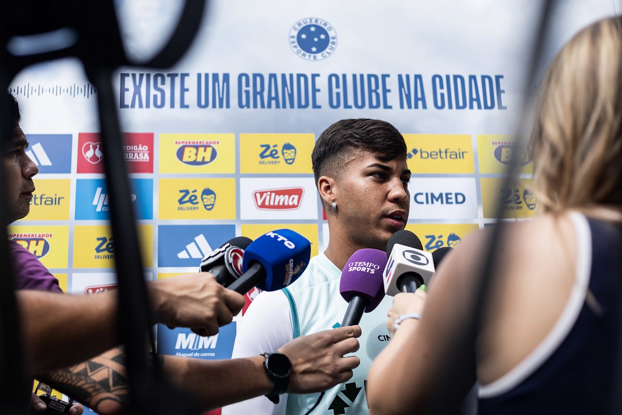 Kaio Jorge durante entrevista na Toca da Raposa 2