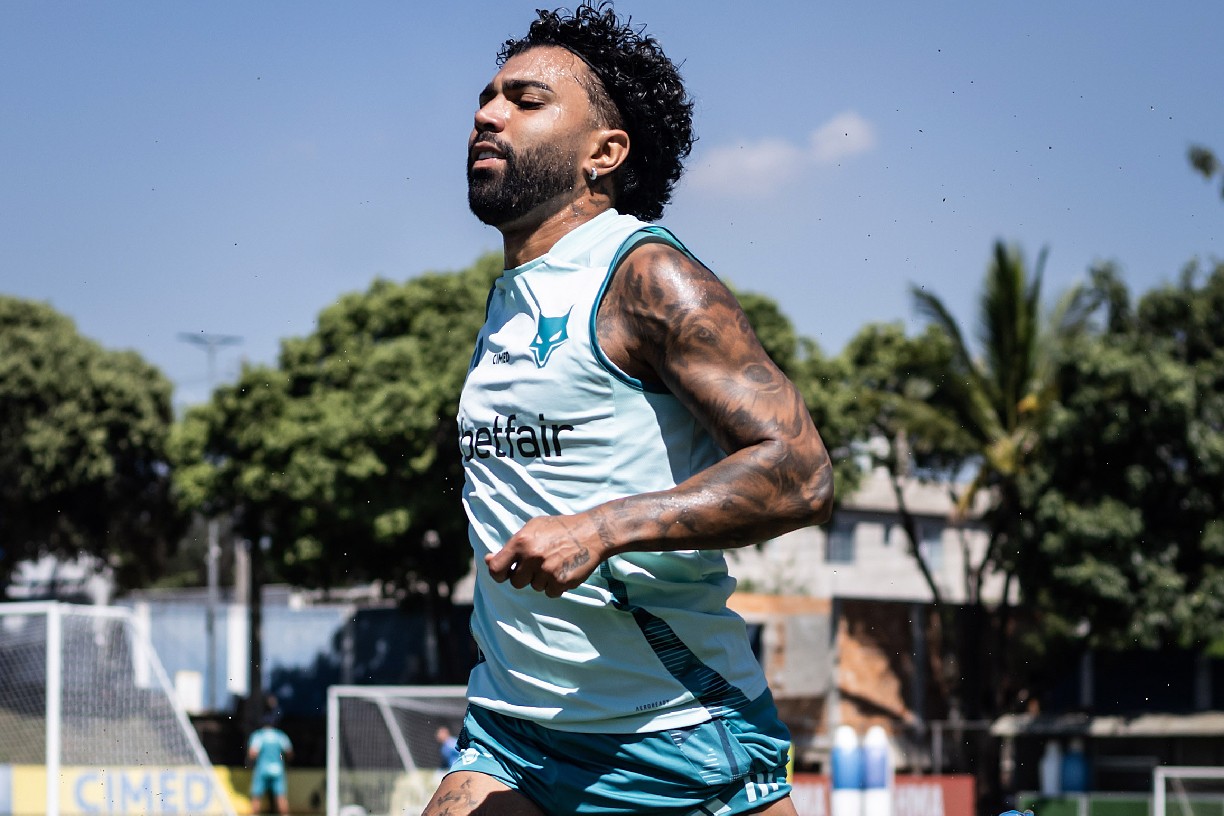 Gabriel Barbosa durante treinamento na Toca da Raposa 2 