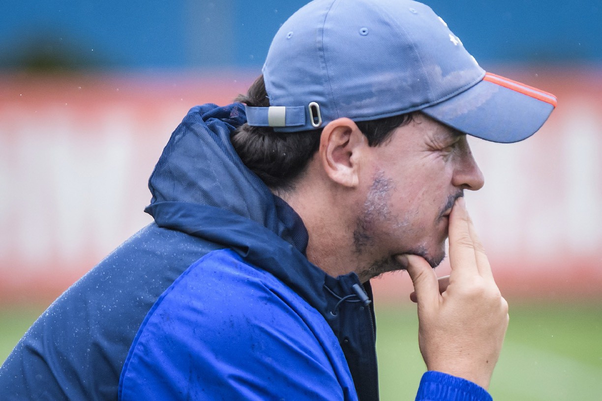 Fernando Diniz durante treinamento do Cruzeiro, na Toca da Raposa 2