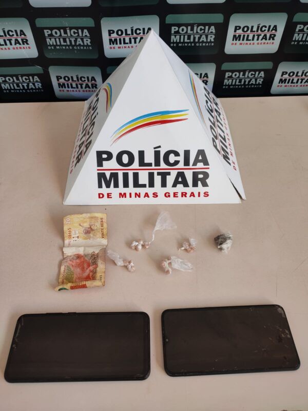 Jovem de 20 anos é preso por tráfico de drogas em imóvel abandonado em Bocaiuva