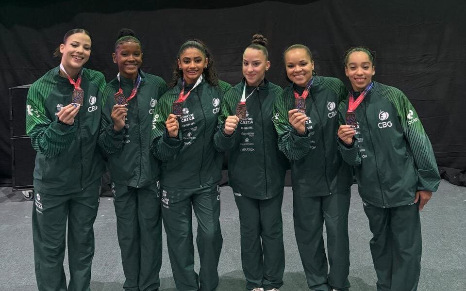 Brasil garantiu o bronze na final por equipes (Foto: Divulgação/ CBG)