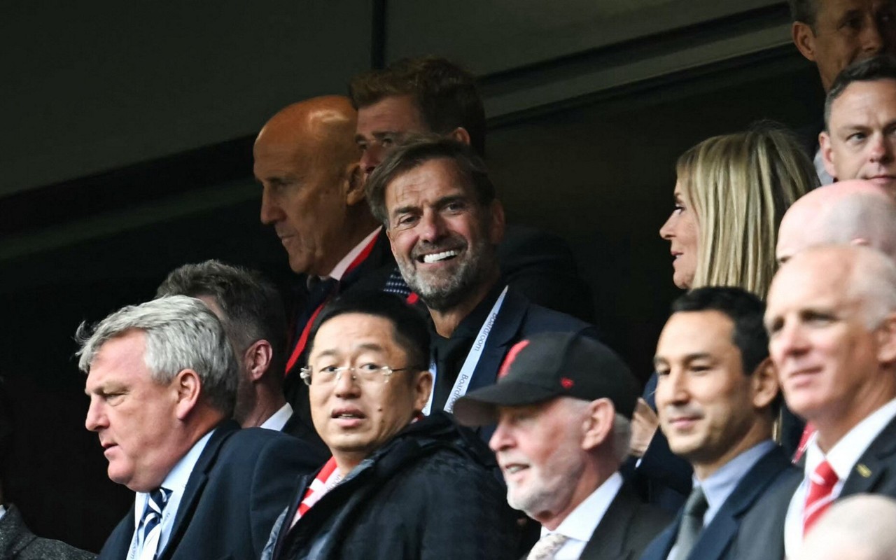 Jürgen Klopp em jogo do Liverpool (Foto: Paul Ellis/AFP)