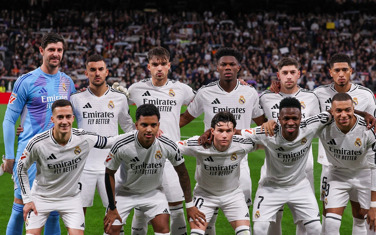 Jogadores do Real Madrid posam antes de duelo com o Atlético por La Liga (Foto: Thomas Coex / AFP)