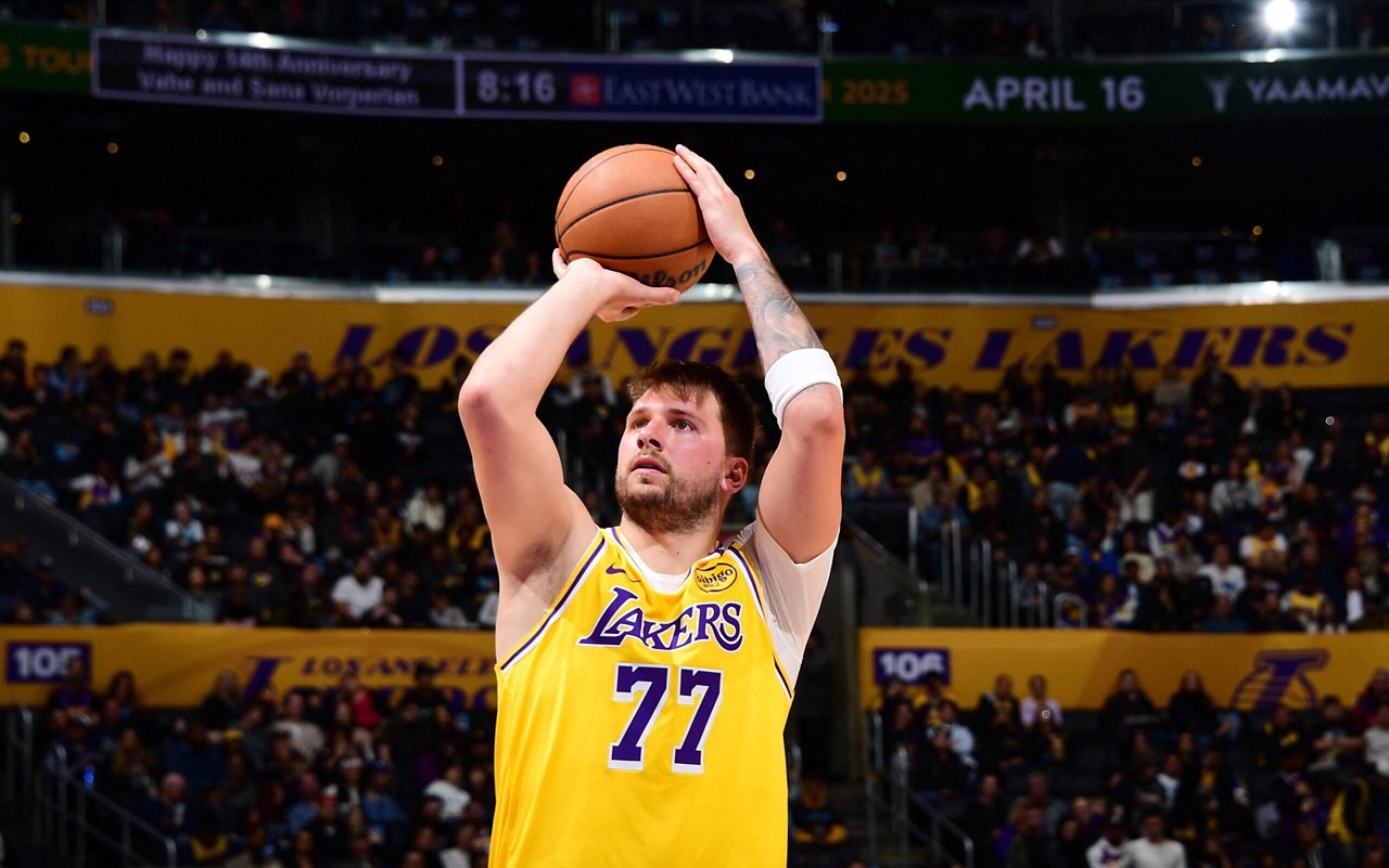 (Foto: Adam Pantozzi/NBAE via Getty Images/AFP)