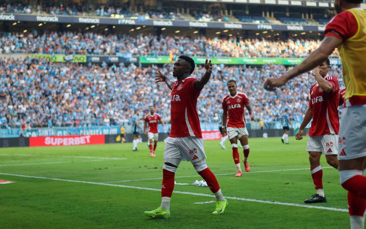 Carbonero veio para a reserva e virou titular (Foto: Ricardo Duarte/SC Internacional)