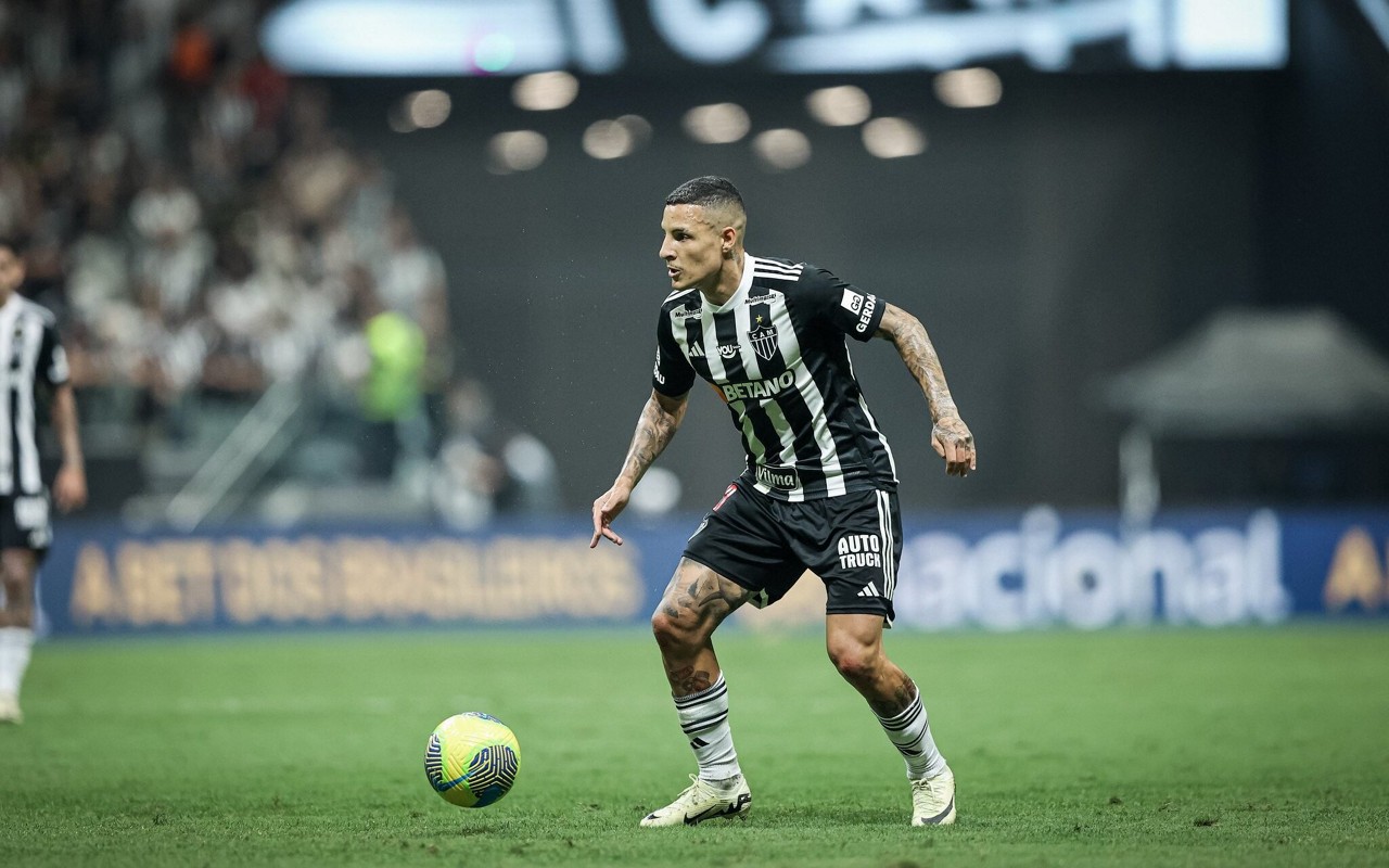 Arana volta a ficar à disposição de Cuca e começa como titular