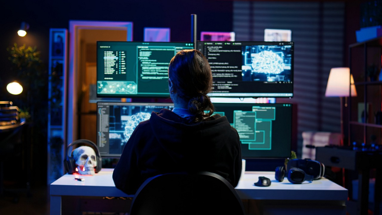 A Polícia Civil prendeu um suspeito pelo ataque hacker ao sistema da C&M Software que atende o Banco Central: suspeito teria confirmado à polícia que entregou a senha de acesso para terceiros, que cometeram a fraude