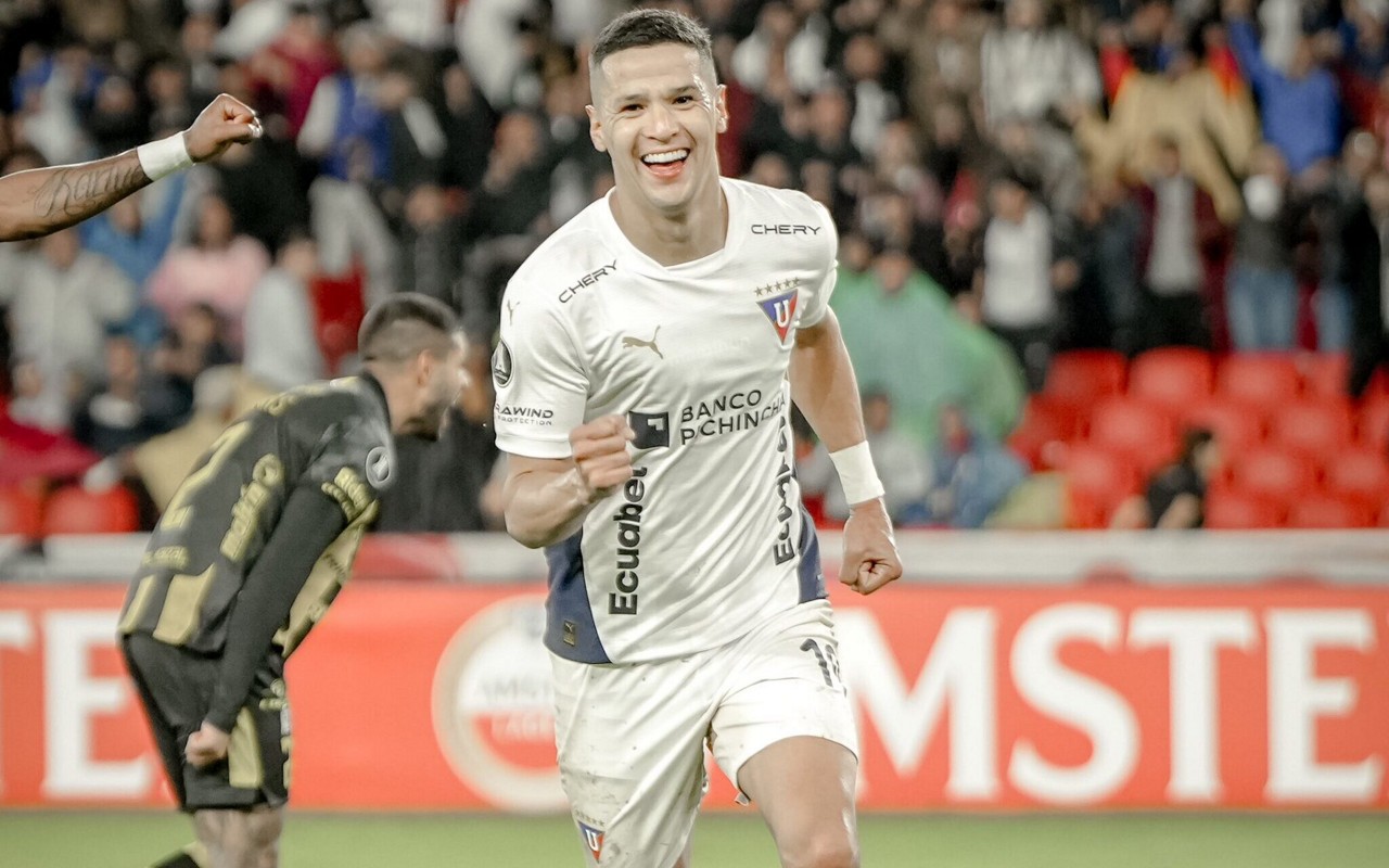 Arce comemora gol da LDU sobre o Deportivo Táchira pela Libertadores (Foto: Divulgação / LDU)