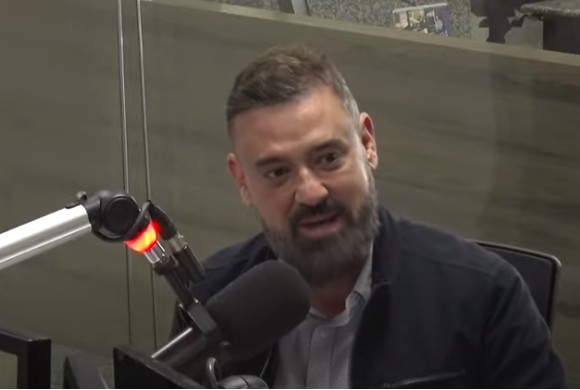 Secretário Leônidas Oliveiras em entrevista ao Café com Política, da FM O Tempo