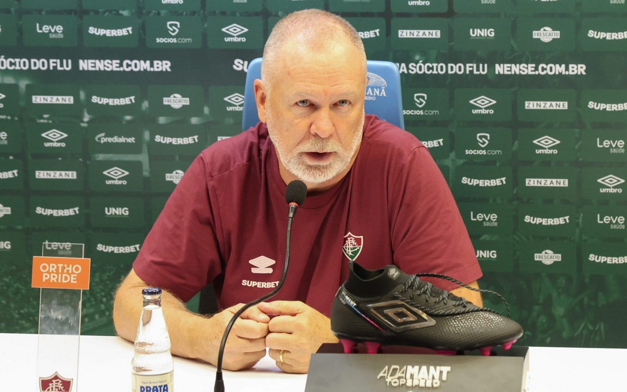 Mano Menezes se envolveu em discussão com Luiz Araújo durante derrota do Fluminense para o Flamengo (Foto: Marcelo Gonçalves/FFC)