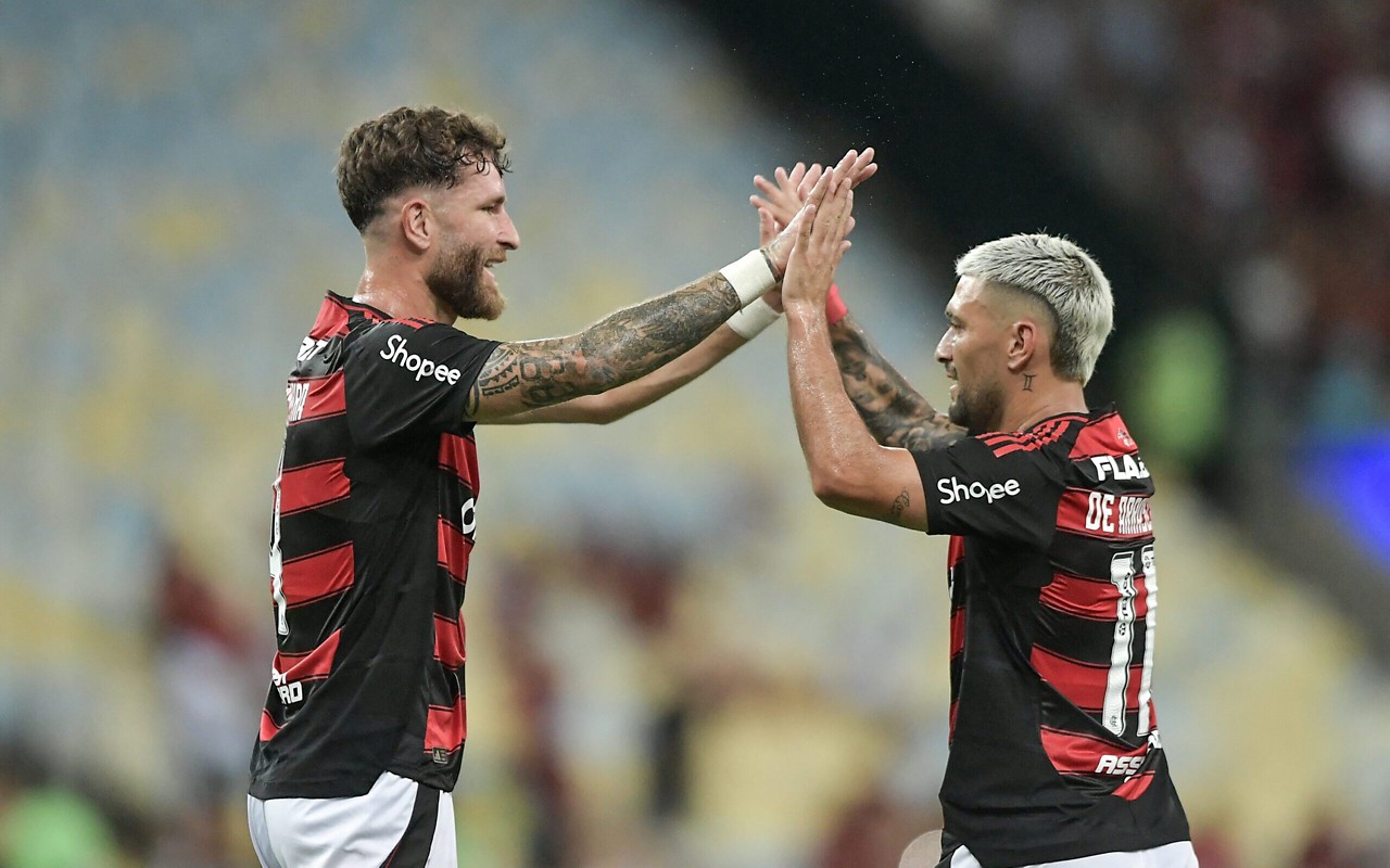 Léo Pereira exaltou título do Flamengo (Foto: Thiago Ribeiro/AGIF)
