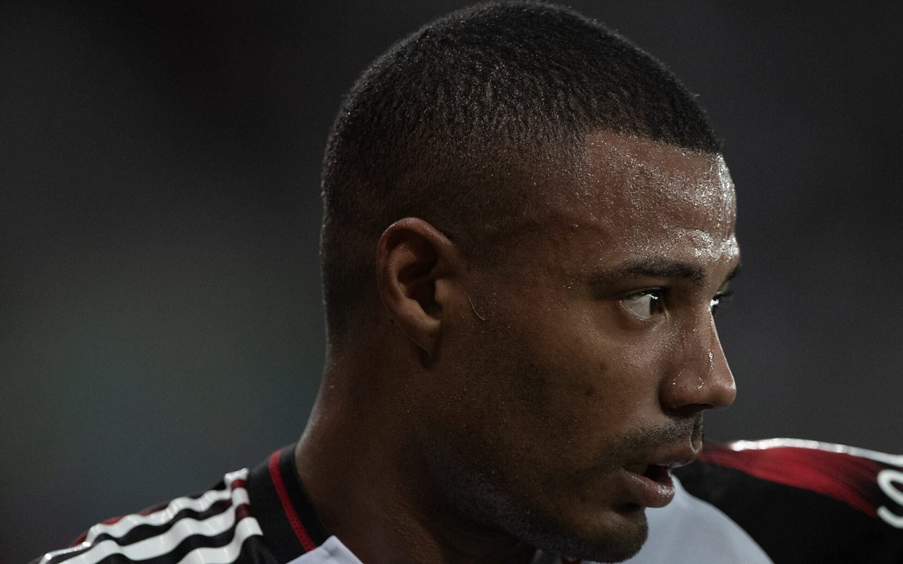 De la Cruz em ação pelo Flamengo (Foto: Thiago Ribeiro/AGIF)