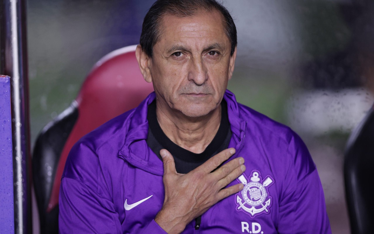 Ramón Díaz sofre com desfalques neste início de Brasileirão (Foto: Ettore Chiereguini/AGIF)