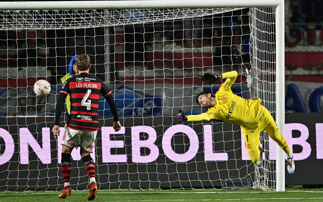 Flamengo tem retrospecto negativo jogando na altitude (Foto: Aizar Raldes/AFP)