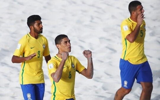 Atuando como pivô, é um dos principais nomes da Seleção Brasileira na modalidade (Foto: Divulgação/ Fifa)