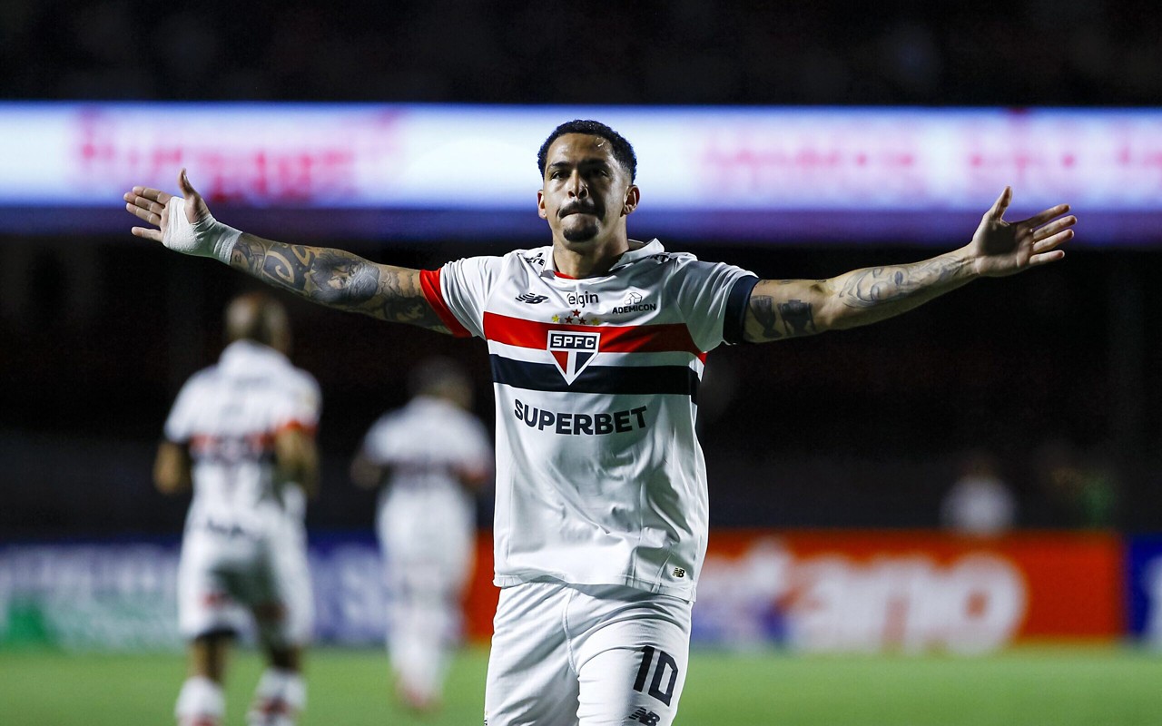 Luciano busca marca histórica no clube (Foto: Marco Miatelo/AGIF)