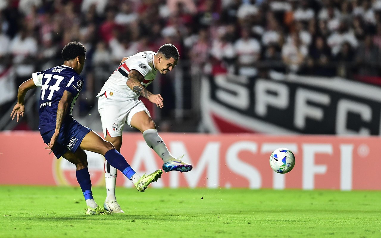 Luciano marcou o gol da vitória tricolor (Foto: Divulgação/ Conmebol)