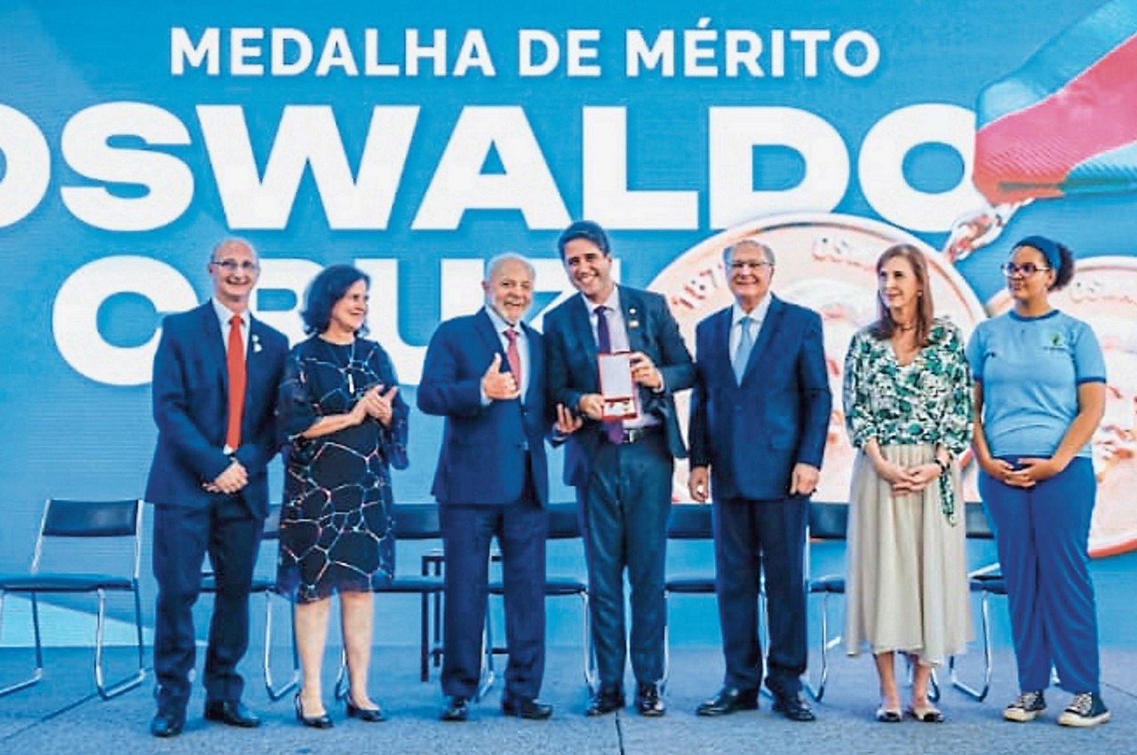 Secretário de Estado da Saúde de MG, Fábio Baccheretti recebeu a Medalha de Mérito Oswaldo Cruz