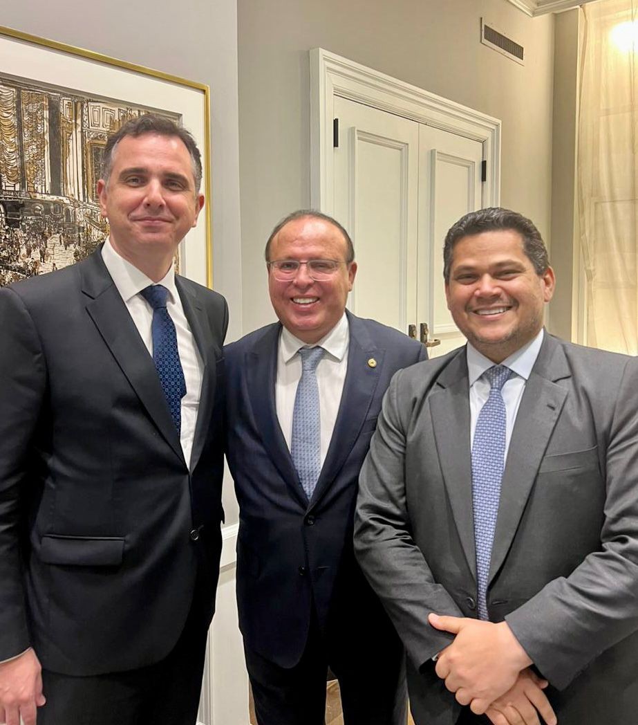 Rodrigo Pacheco (PSD-MG), o deputado estadual Gil Pereira (PSD), e Davi Alcolumbre (União-AP)