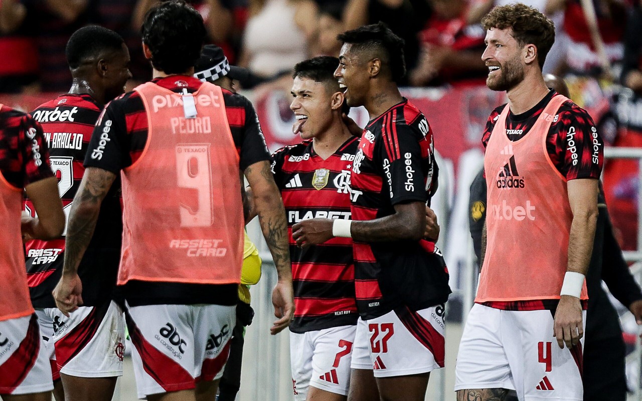 Luiz Araújo comemora gol contra o Fortaleza (Foto: Gilvan de Souza/Flamengo)