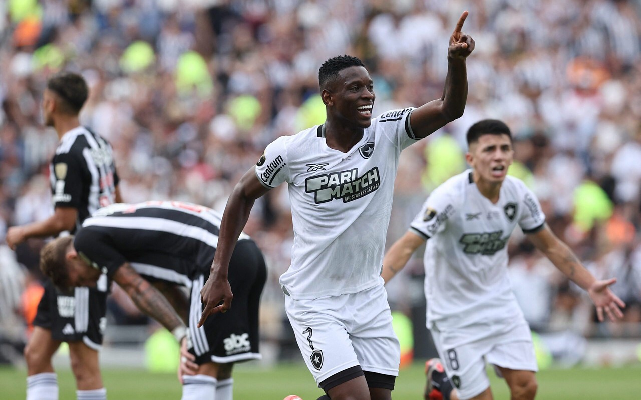Luiz Henrique comemora gol pelo Botafogo na final da Libertadores contra o Atlético-MG (Foto: Alejandro PAGNI / AFP)
