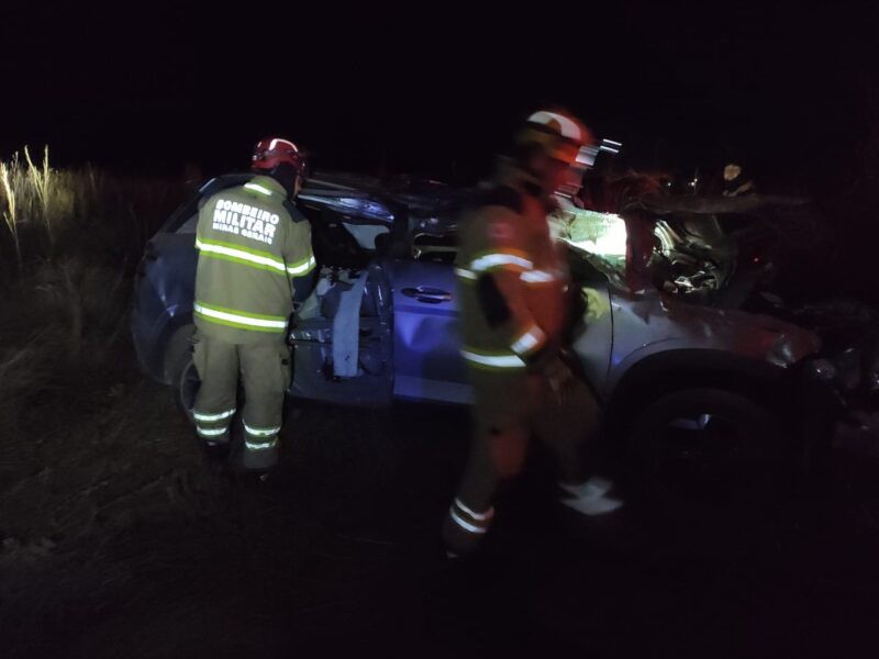 Mãe morre e filha fica ferida após capotamento na AMG-3205, em Capitão Enéas