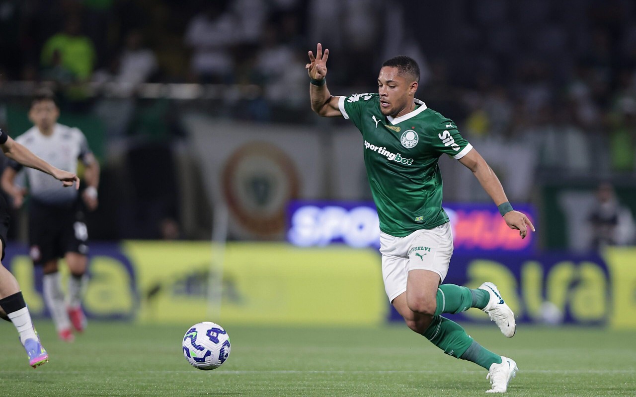 Vitor Roque em partida do Palmeiras no Allianz Parque (Foto: Ettore Chiereguini/AGIF
