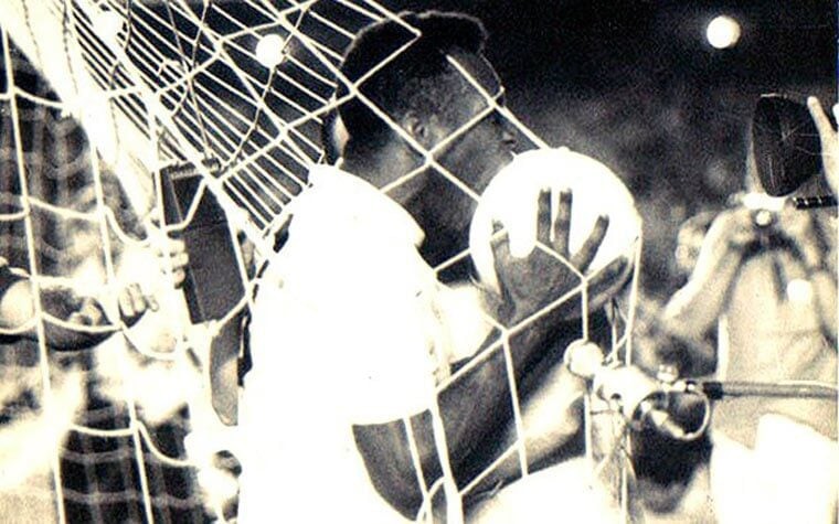Lista das maiores goleadas registradas no futebol nacional, destacando as partidas de maior diferença de gols. (Foto: Santos FC)