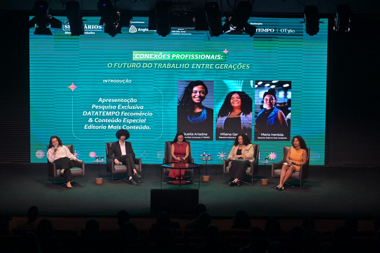 Seminário é realizado no teatro Feluma