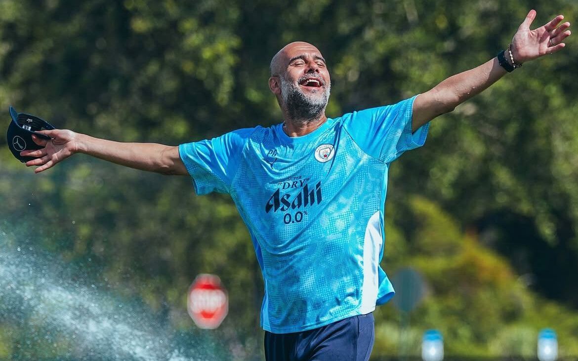 Pep Guardiola em treno do Manchester City na Lynn University (Foto: Divulgação/Manchester City)