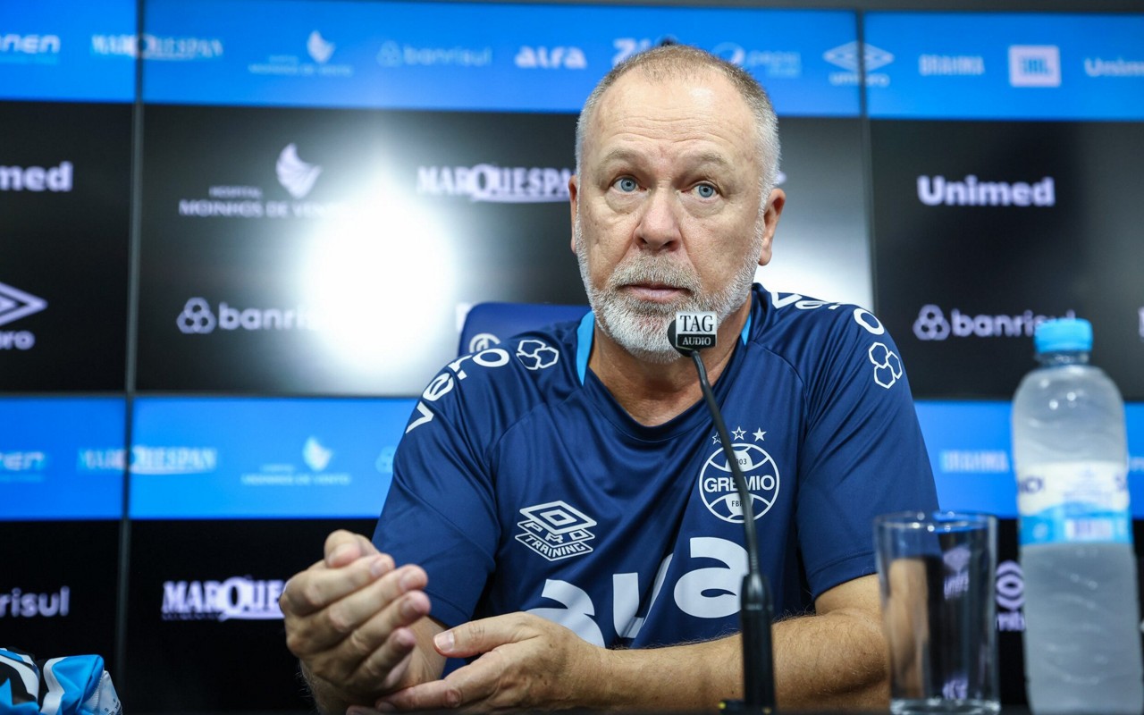 Mano Menezes em entrevista coletiva no Grêmio. (Foto: Lucas Uebel/Grêmio FBPA)